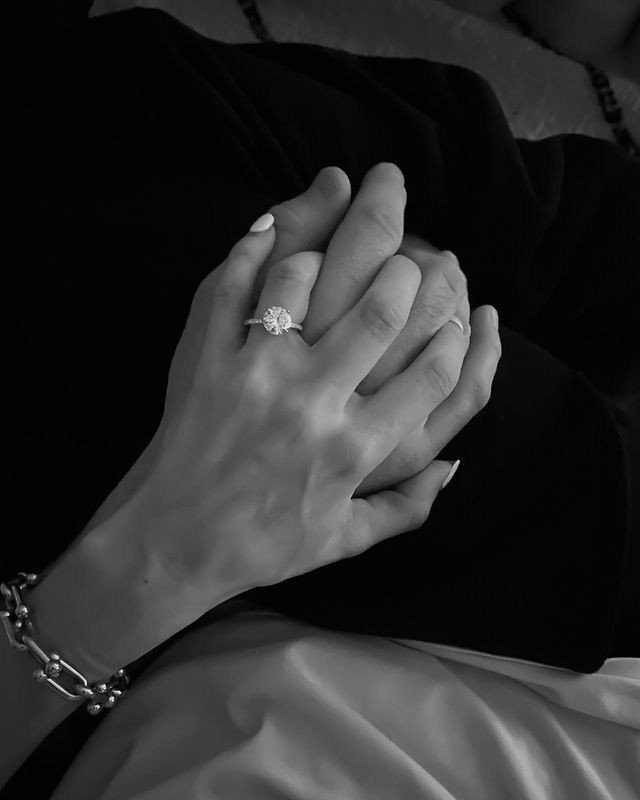 Couple hand Pic original