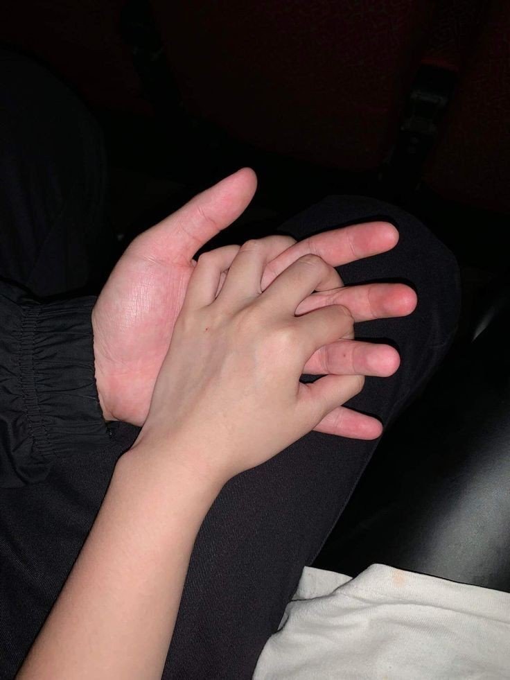 Couple hand dp for instagram