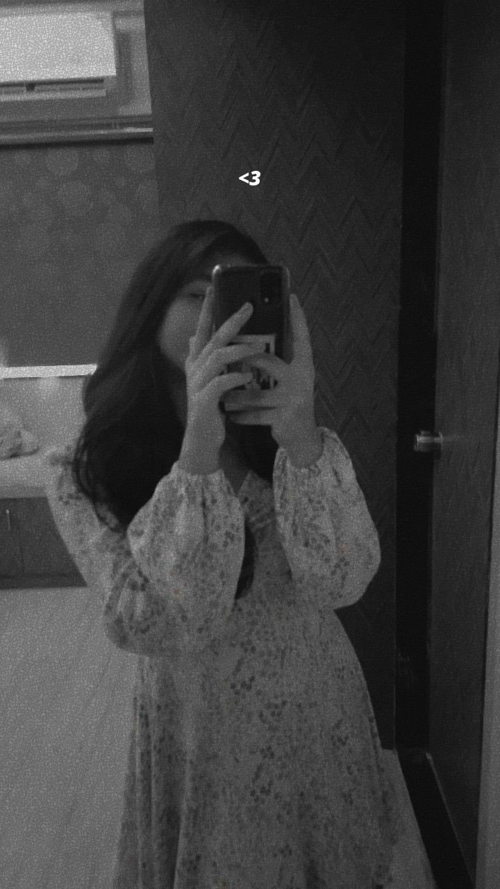 Hidden face girl pic for Instagram mirror
