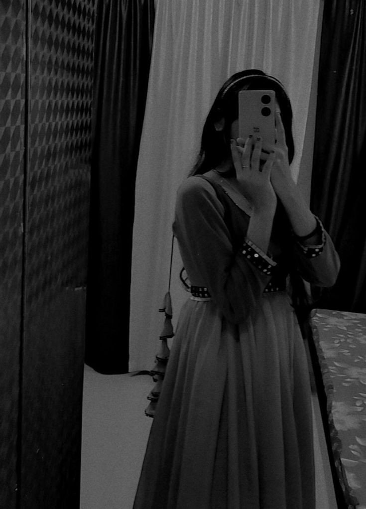 Hidden face girl pic for Instagram short hair