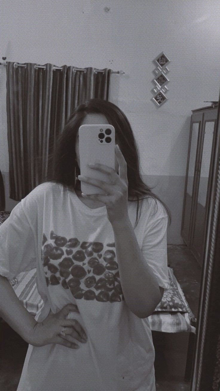 Hide face girl pic mirror