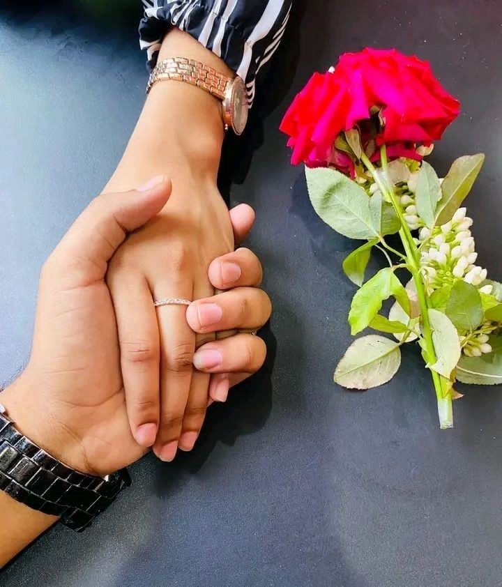 couple Love hand dp