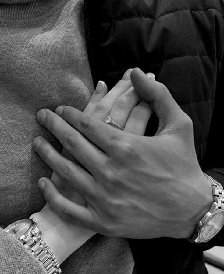 couple hand dp for Whatsapp