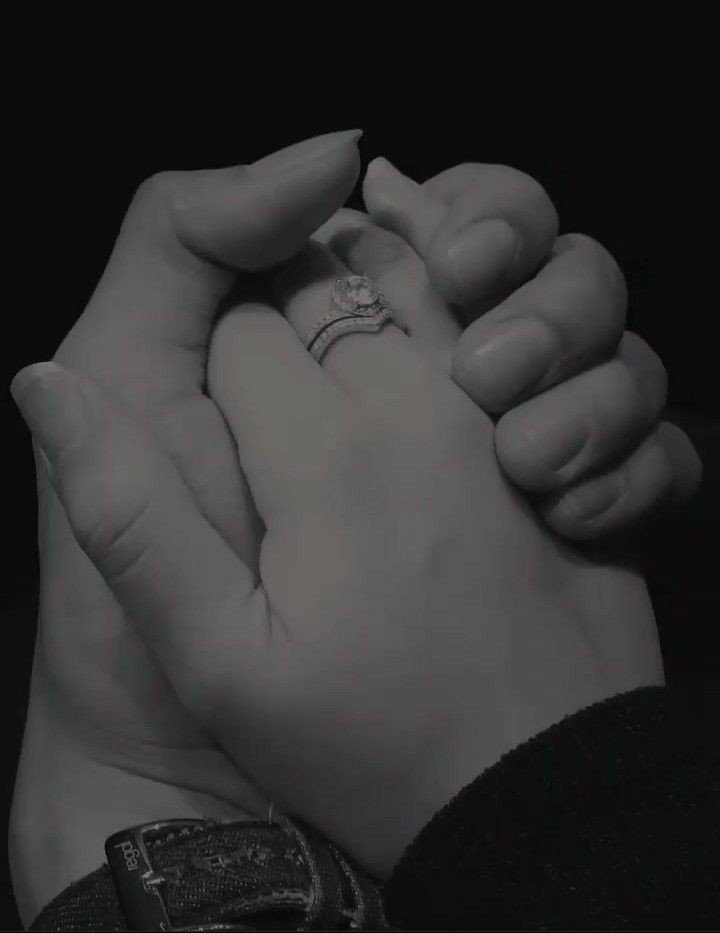 couple hand dp pic