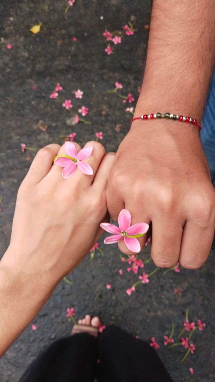 couples hand dpz