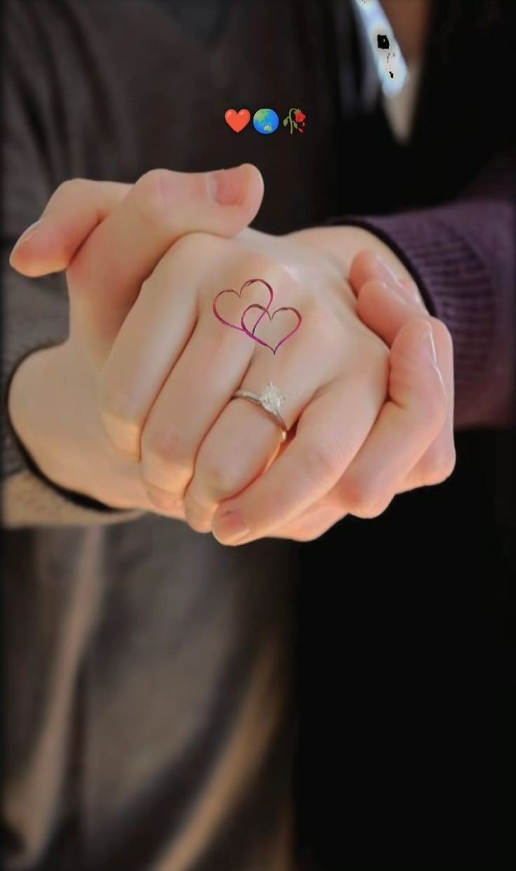 couples hand dpz