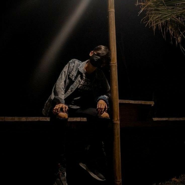 crying boy dp