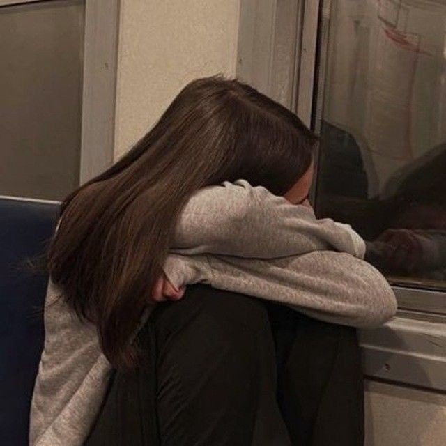 crying girl dp