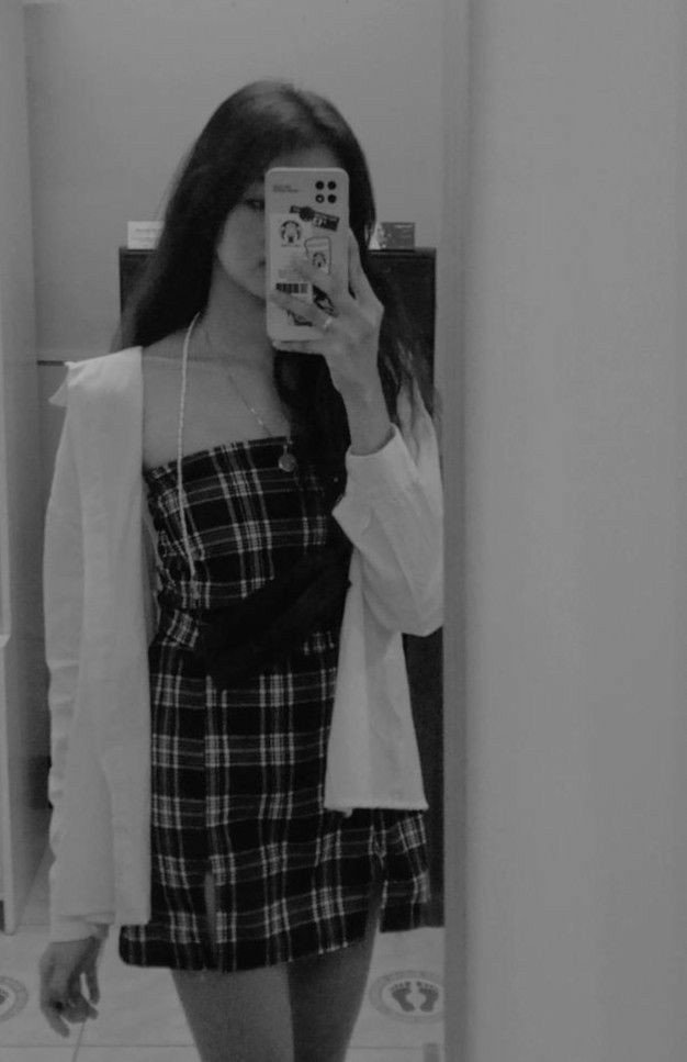 cute girl hide face dp
