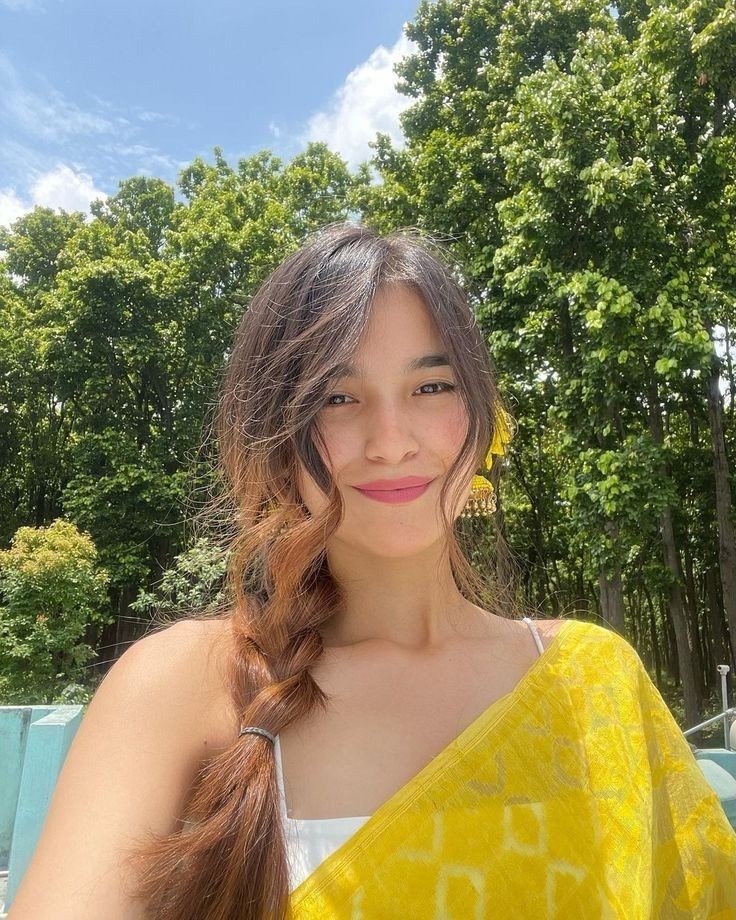 cute girl profile pic