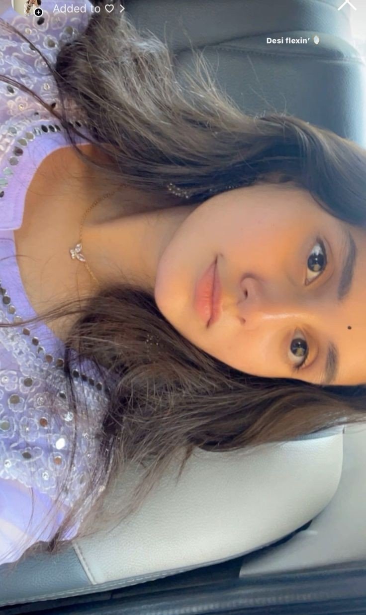 cute real girl pic