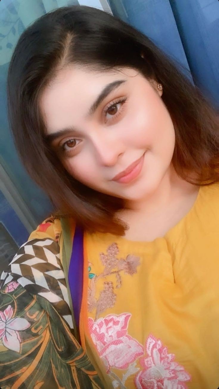 cute real girl pic