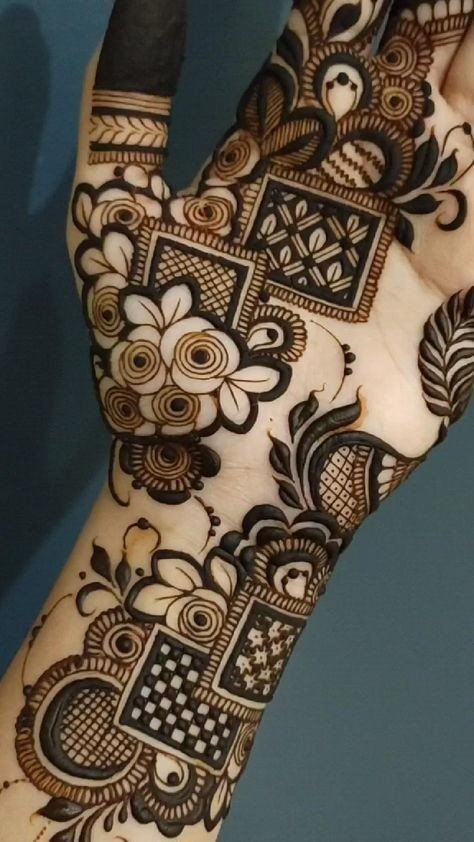 easy mehndi design photos