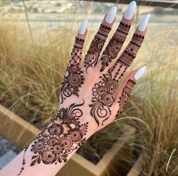 easy mehndi design photos
