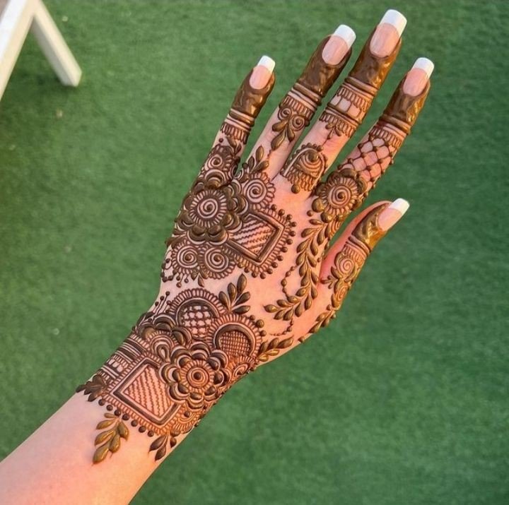 mehndi pic girl
