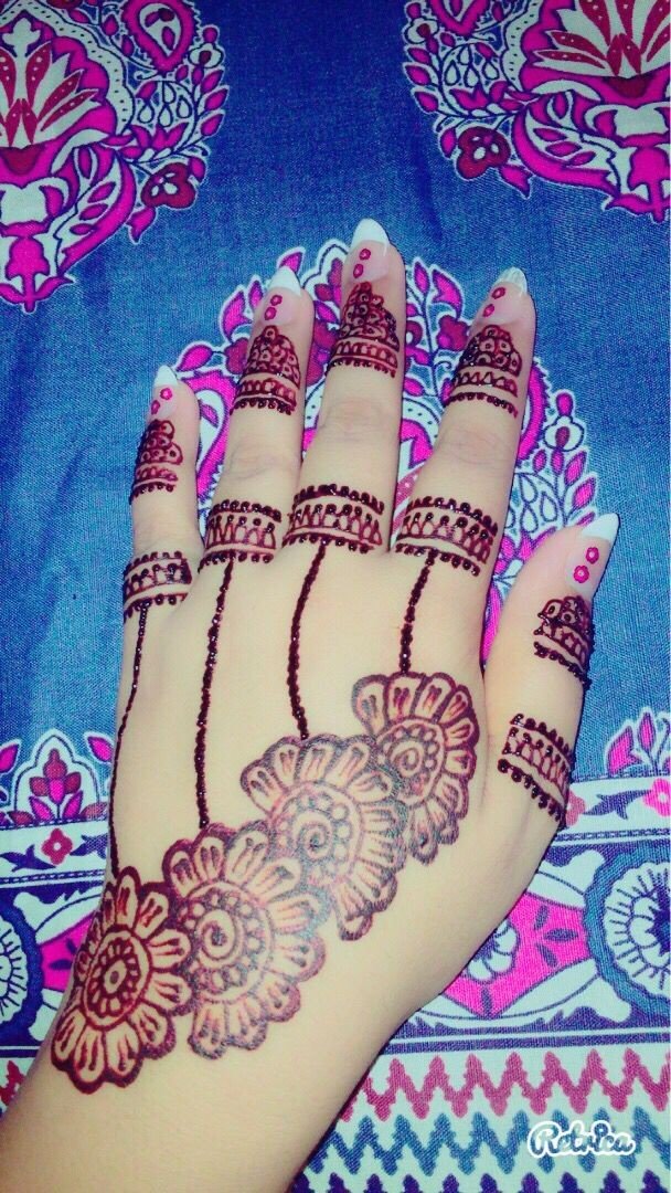 mehndi pic girl