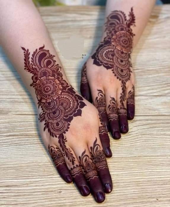 mehndi pic girl