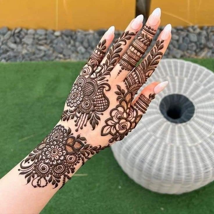 new mehndi design photo girl