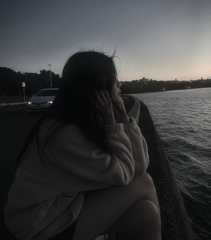 sad girl dp Instagram