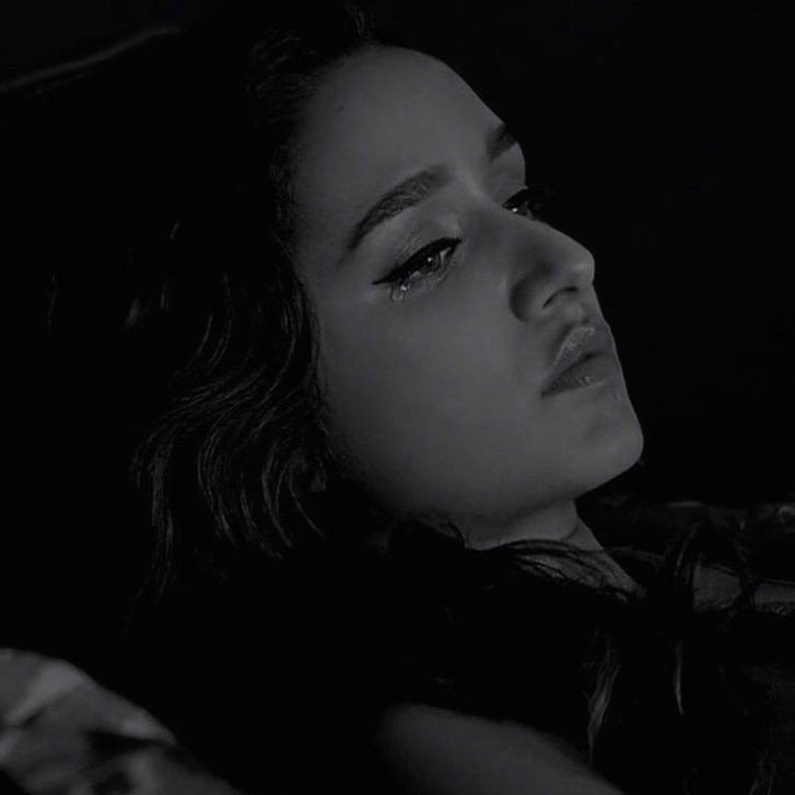 sad girl whatsapp dp