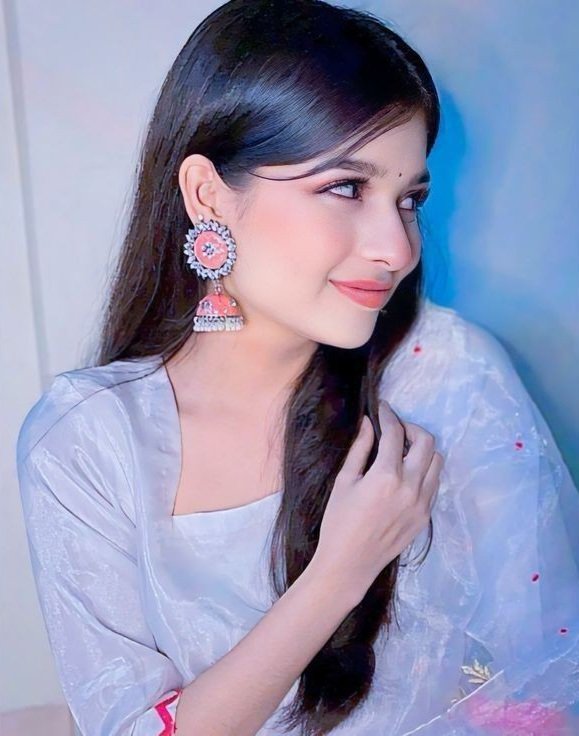 single cute girl pic